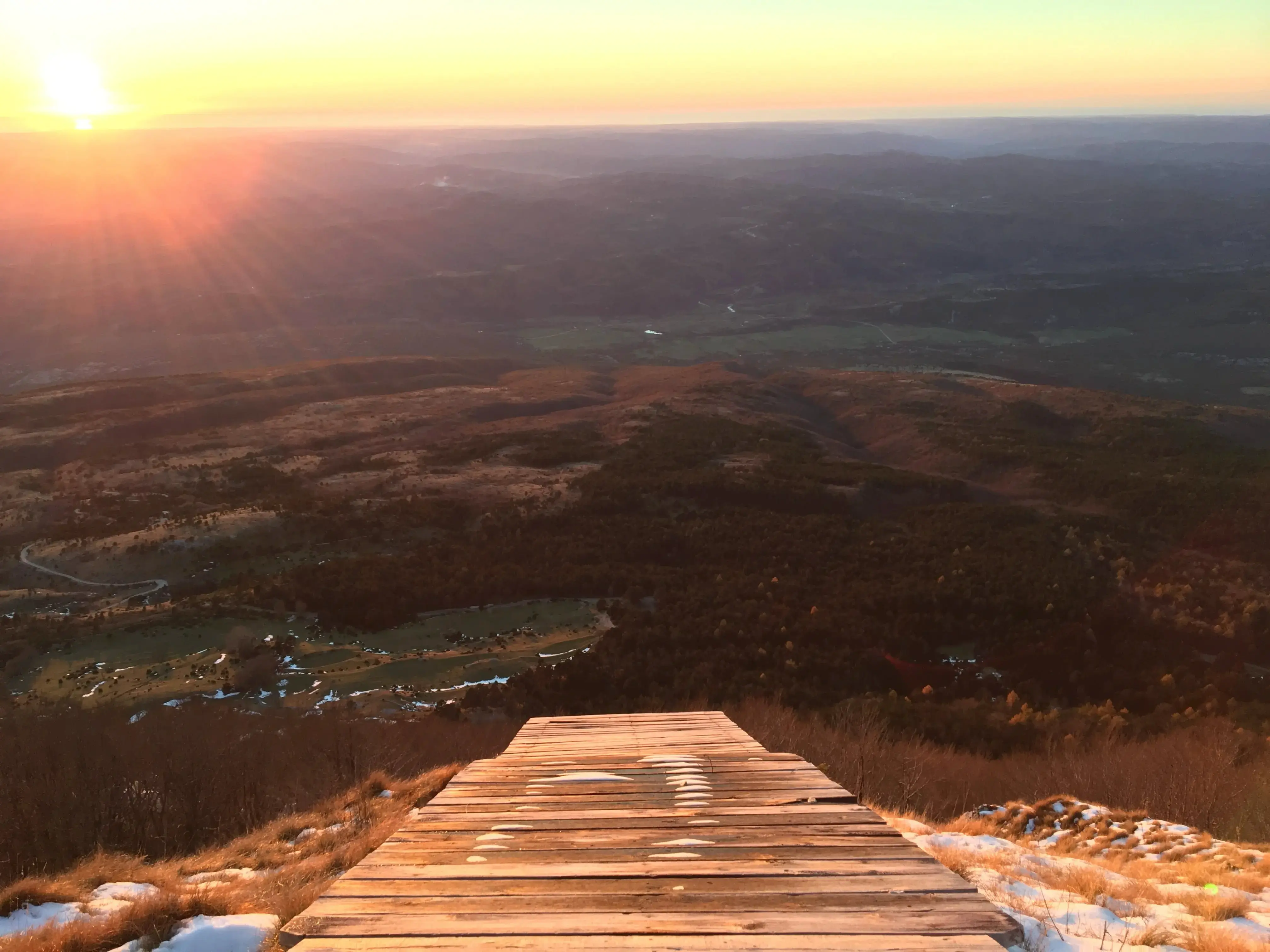 Schemering boven de zee